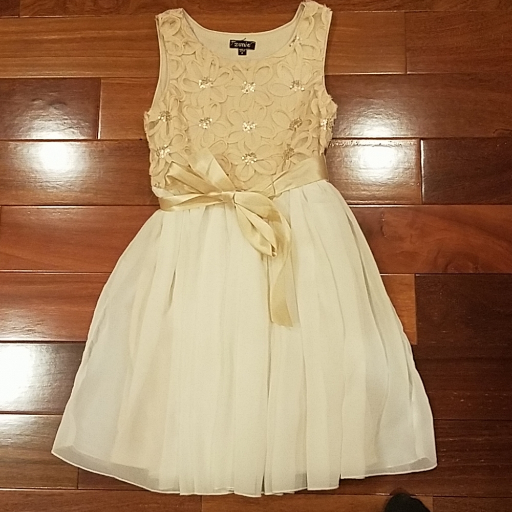 Girls dress.
